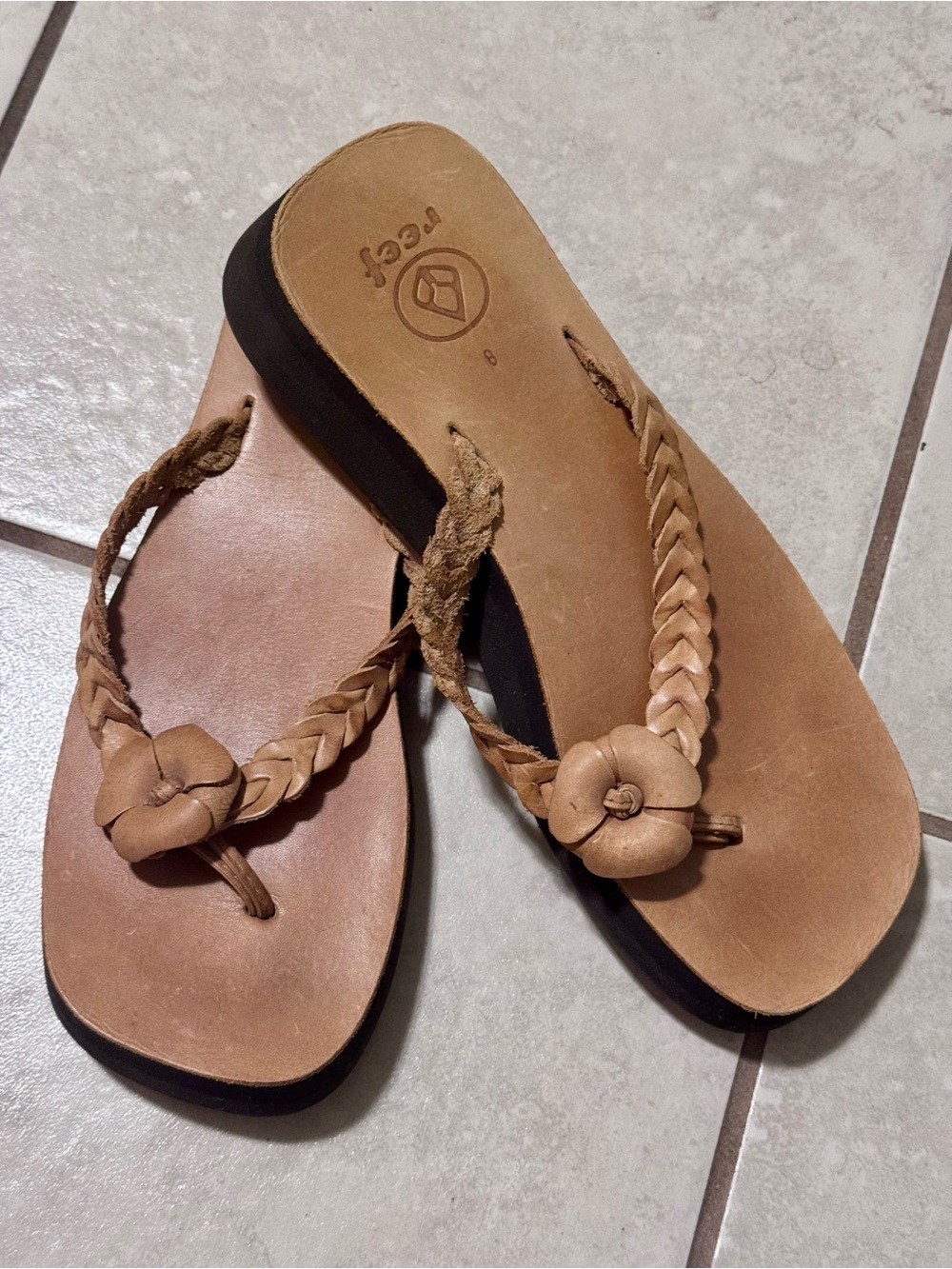 Like new unique Reef leather platform sandals sz 8